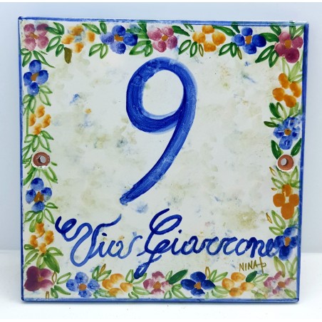 Numeri Civici e Testo Dimensioni 15 x 15 cm.